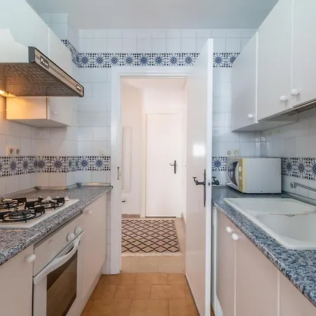 Apartment Close To The Beach, 5 Minutes Walk *
